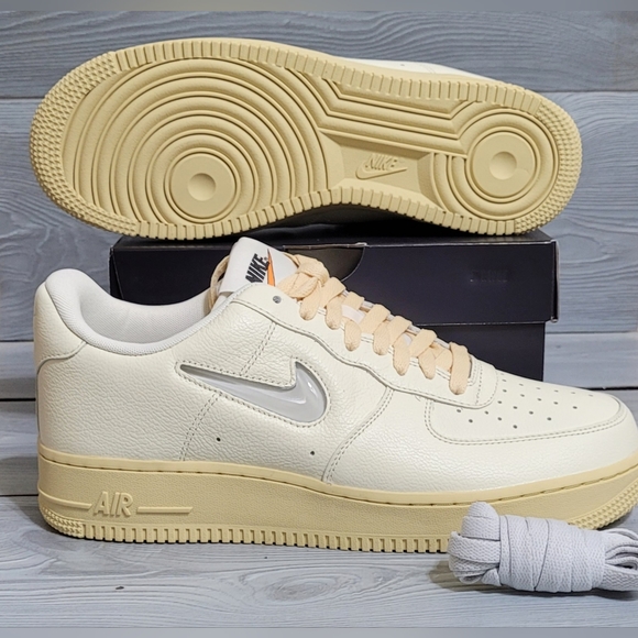 ๐ Nike Air Force 1 07 LX - Coconut ๐ฅฅ Lemon ๐ Vanilla ๐ฆ Bone ๐ฆด Size W10.5 ๐ - Picture 2 of 10